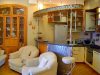 Интерьер кухни-студии с барной стойкой, фото
