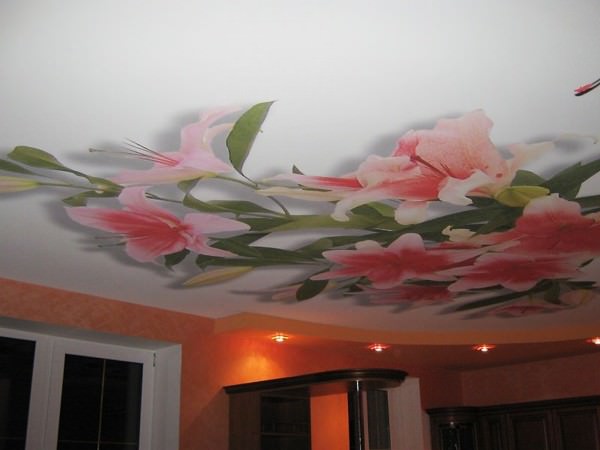 Декорируем потолок